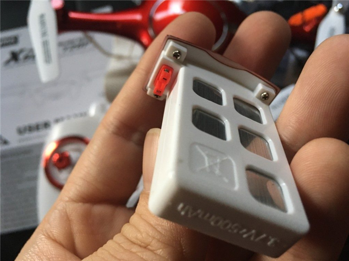 SYMA X5UW　バッテリーが特殊