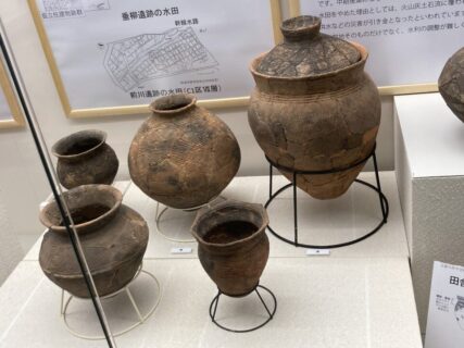 弥生土器とエジプト人の足型と稲荷とINNRI